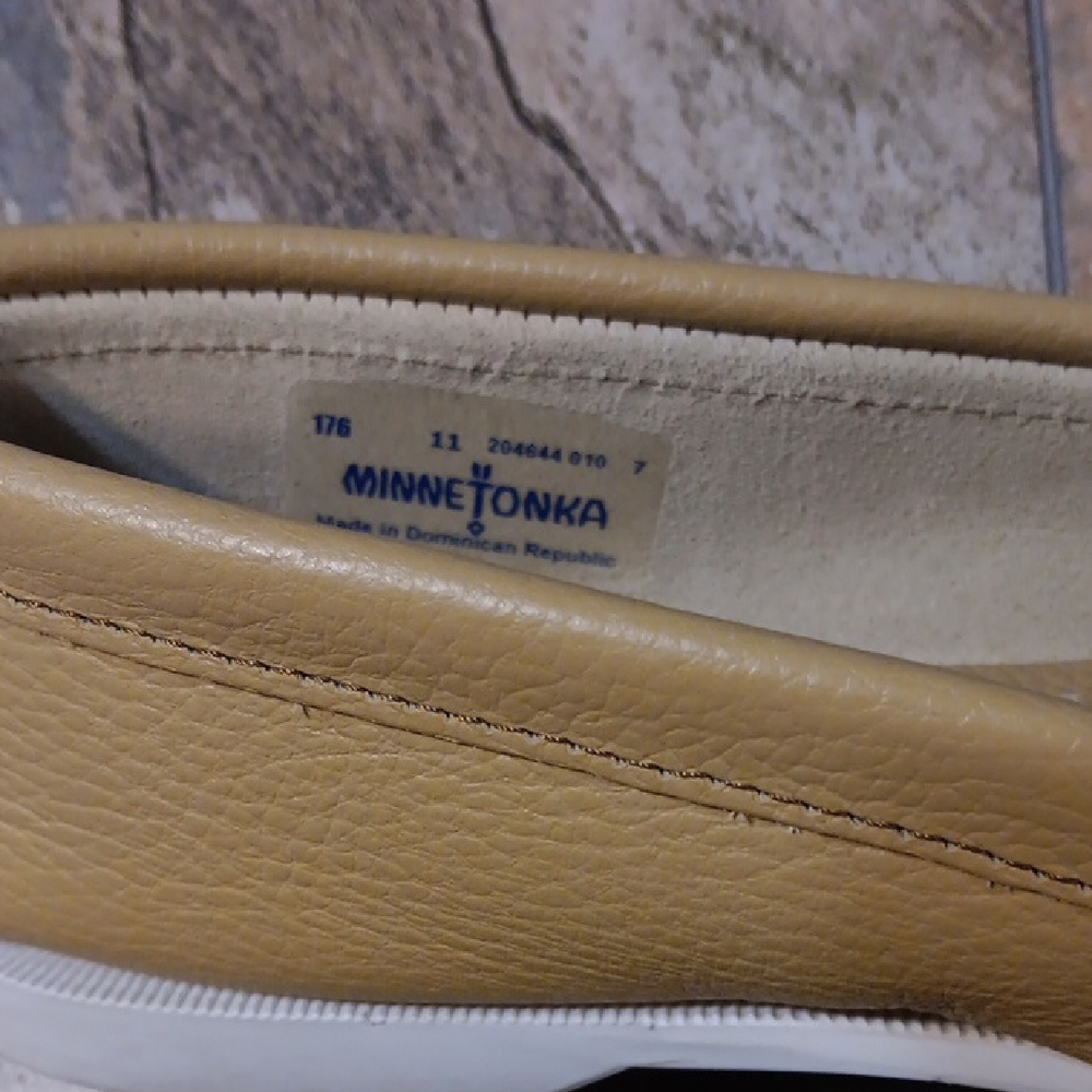 Women's Minnetonka Beaded Thunderbird Moccasins - Picture 3 of 7